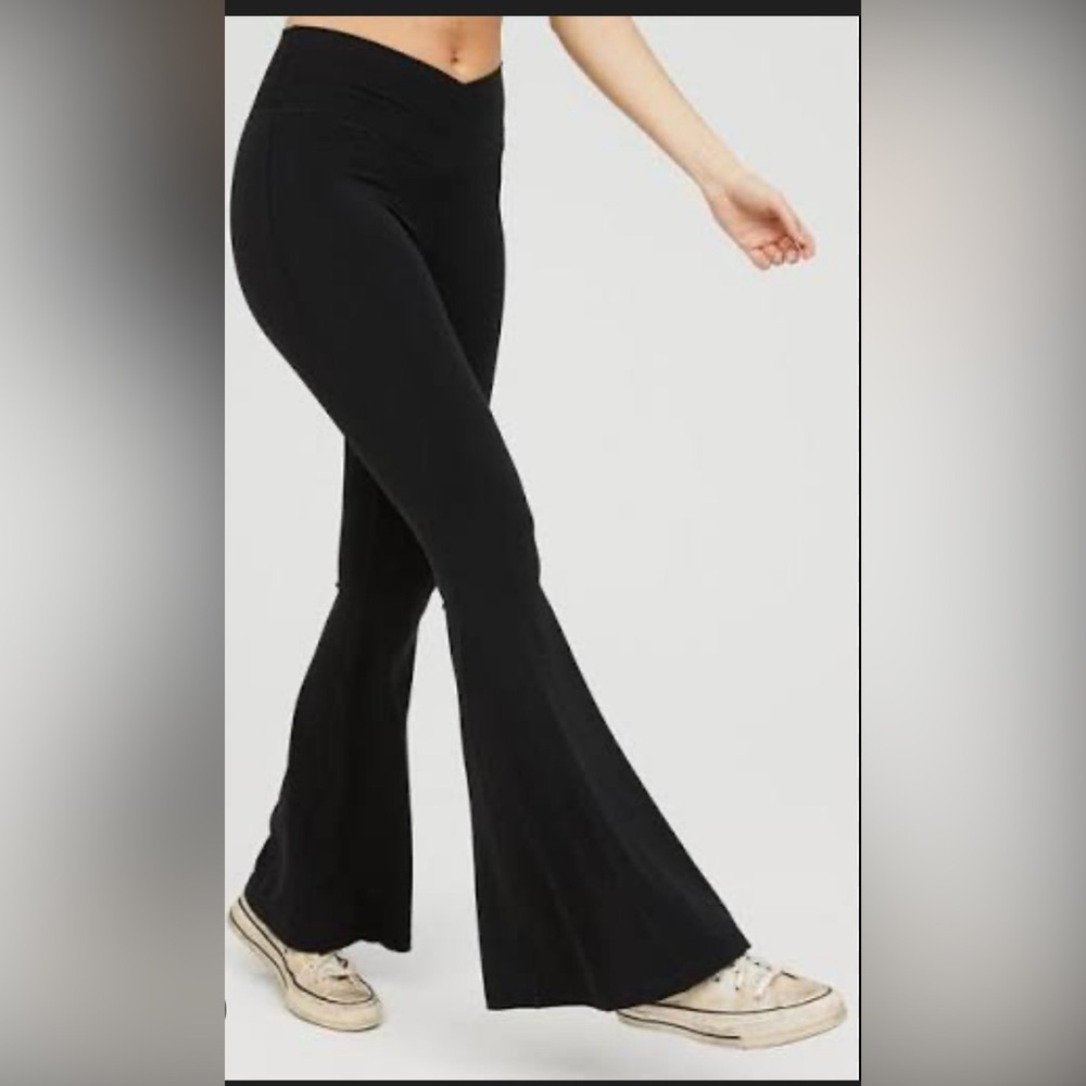 Offline by Aerie Real Me Hi-Rise Black Super Flare Leggings